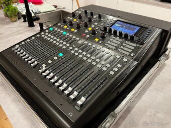 Digitální mixážní pult Behringer X32 Producer + case - 12