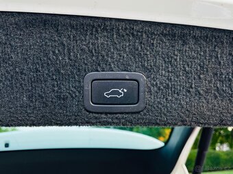 Volvo XC60 2.4D 5VÁLEC 4x4 AUT VÝHŘEV SERVISKA Bi XENONY - 12