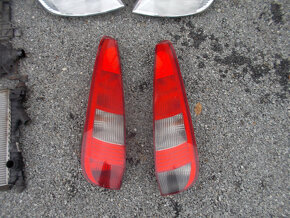 Karosářské díly a světla Ford Fiesta V - 12