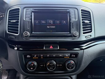 VW SHARAN 2.0 TDi HIGHLINE LED NAVI WEBASTO KAMERA TAŽNÉ - 12