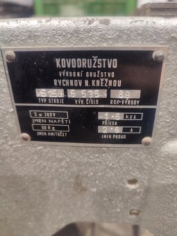 Srovnávací frézka KDR 250S s přídavným zařízením - 12