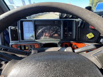 Volvo VNL 6x4 traktor - 12