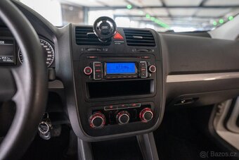 Volkswagen Jetta,  1.6 benzín 75 kw - TOP STAV - 12
