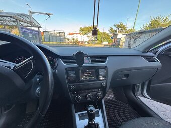 Skoda Octavia 1.6 - 12