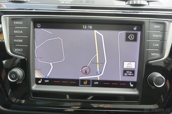 Volkswagen Touran 2.0TDi 110kW PANORAMANAVILED - 12