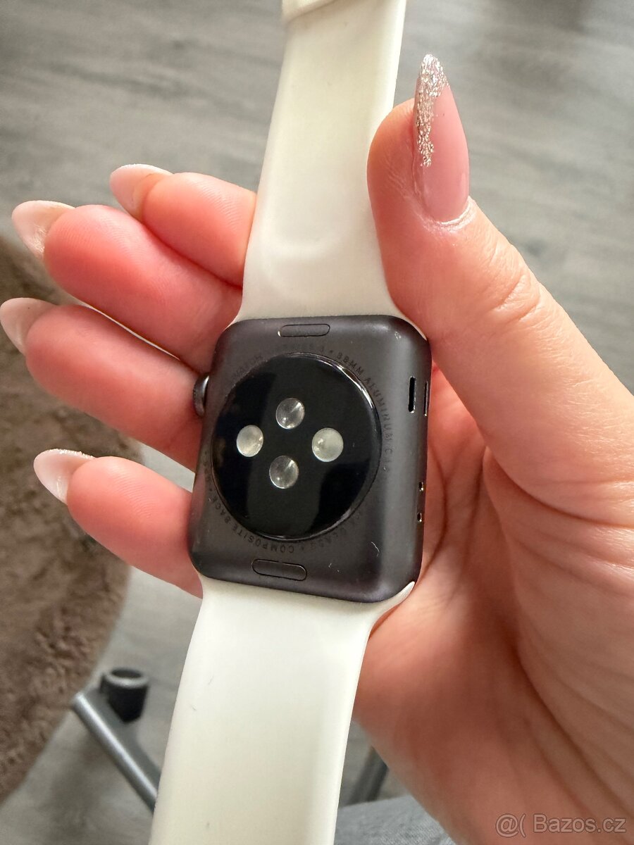 iPhone 14 a Apple Watch series 3 - 13