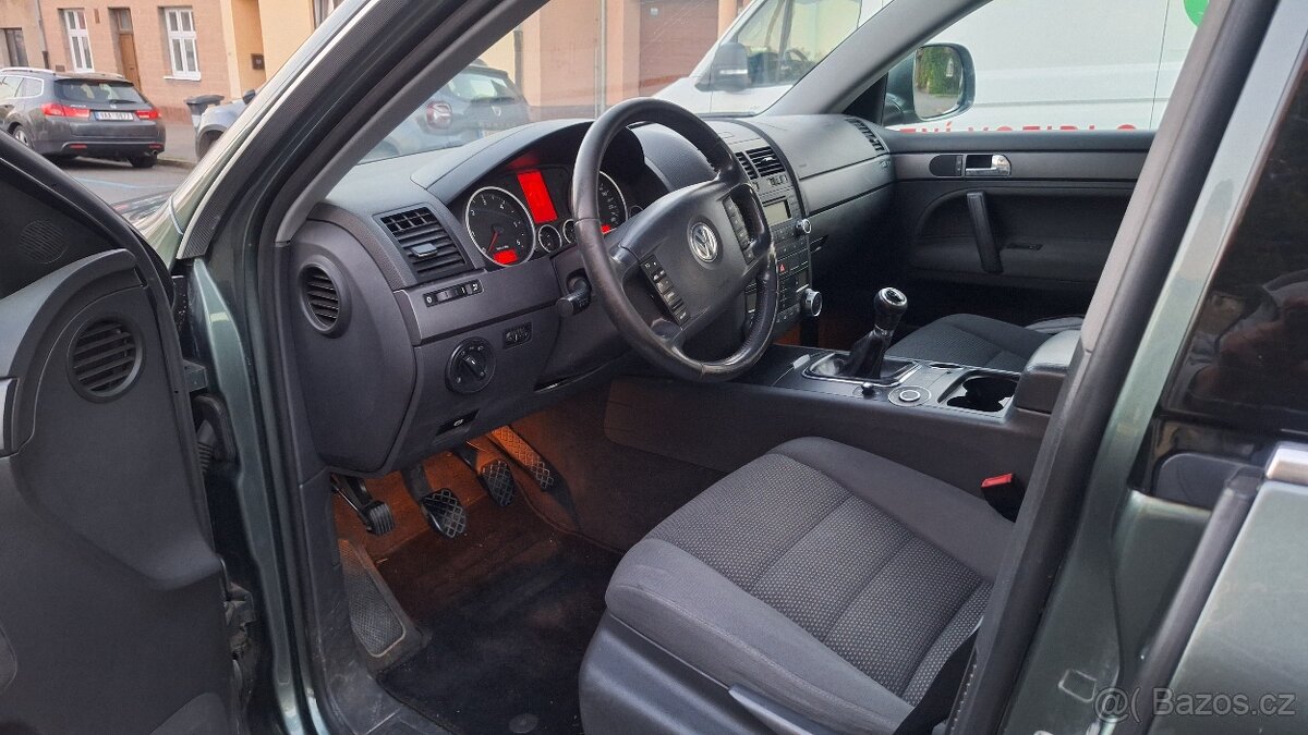 VW Touareg 2.5 TDI R5 – Offroad ready, manuál. - 13