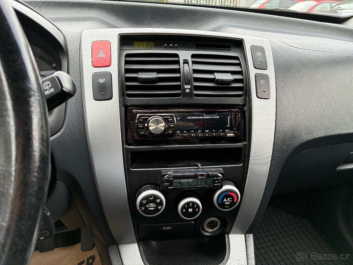 Hyundai Tucson 2.0i 104kW 4x4 KLIMA TAŽNÉ - 13