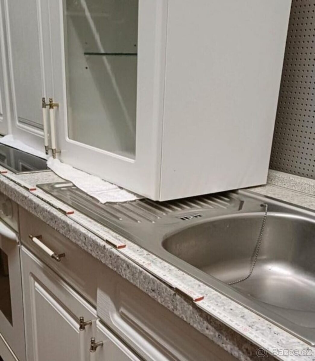 Krásná venkovská kuchyně se spotřebiči,5456 - 13