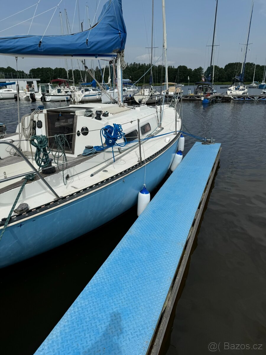 Kajutová plachetnice C&C30 - 13