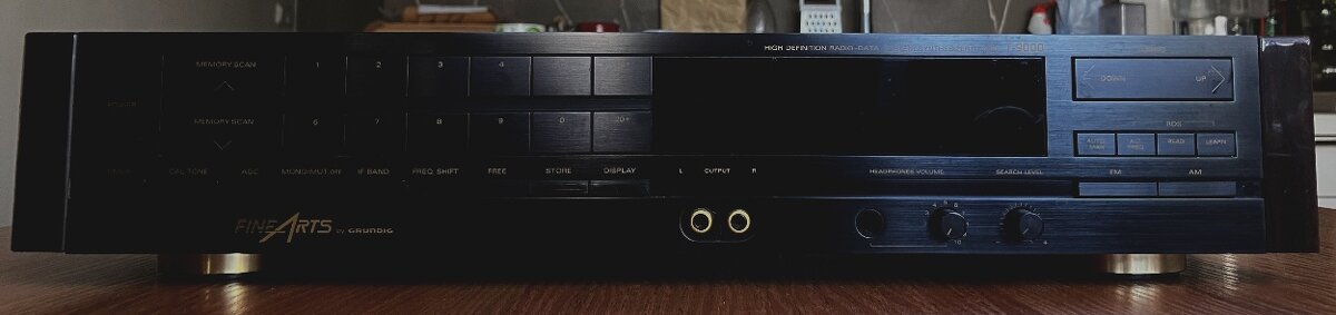 GRUNDIG FINE ARTS - TUNER A TAPE DECK - 13