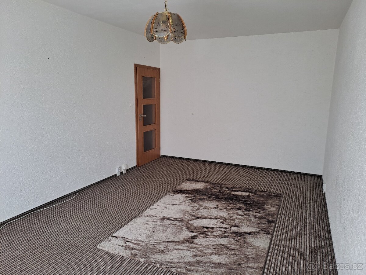 Pronájem bytu 3+1 s balkonem - 13