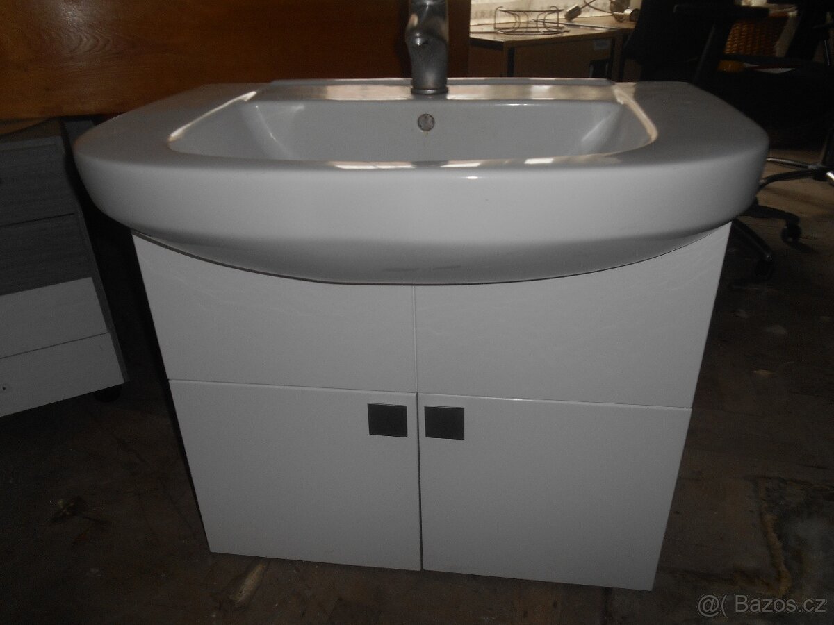 Umývadlo + skříň + baterie - 13
