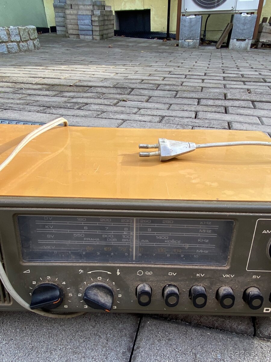 Retro rádio Tesla - 13