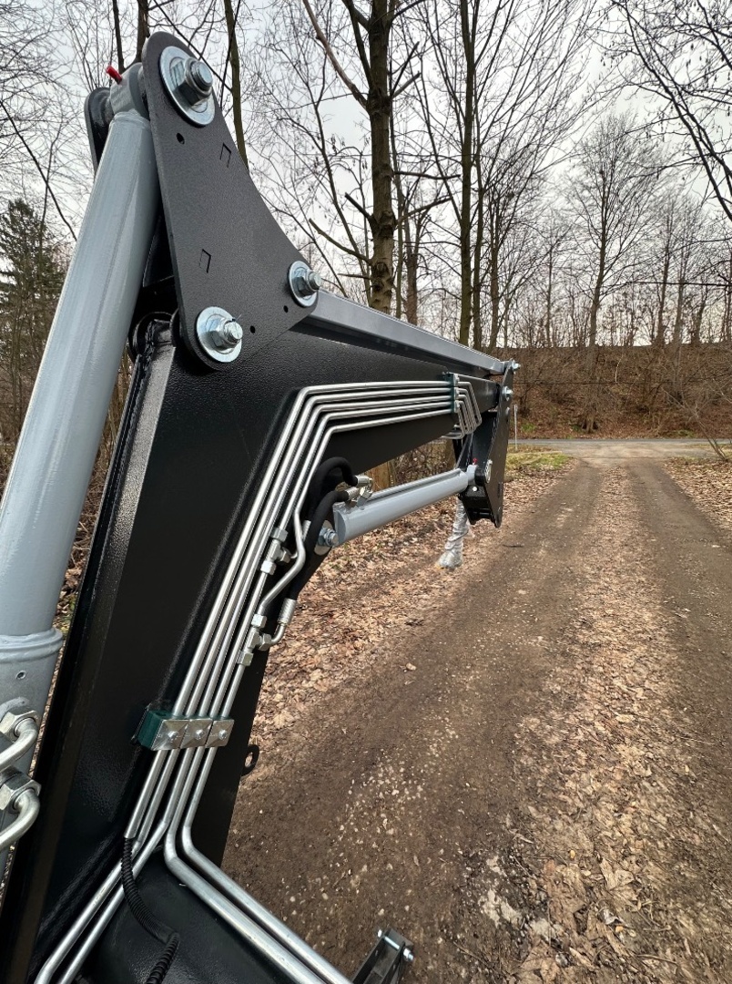 Čelní nakladač na traktor HYDRATRAC 1600 - 13