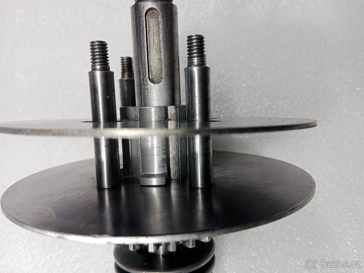 ČZ PŘEDVÁLEČNÁ 175 250 500 STŘED SPOJKY ORIGINÁL - 13