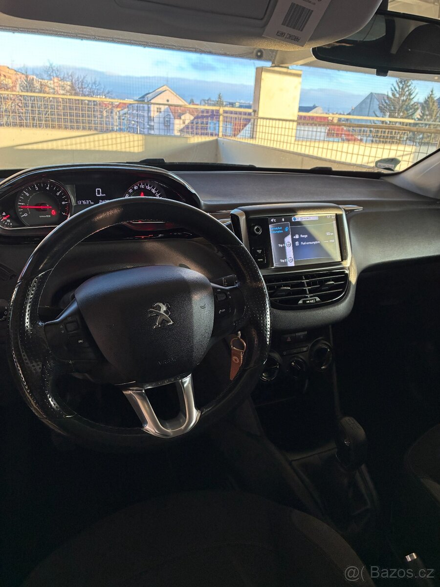 Peugeot 208 - max výbava - 13