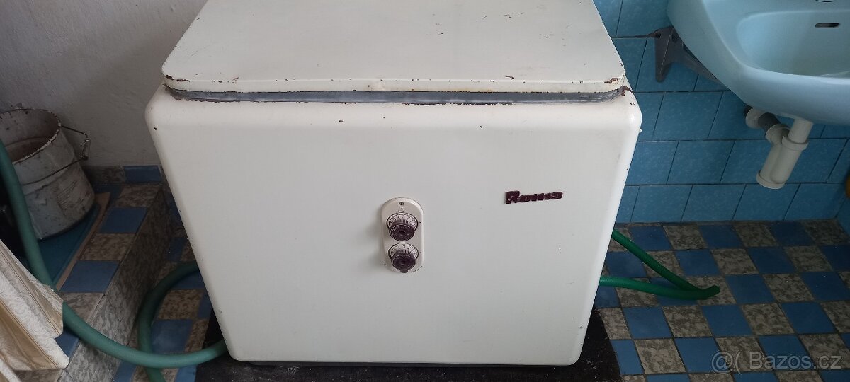 Starožitný nábytek - 13