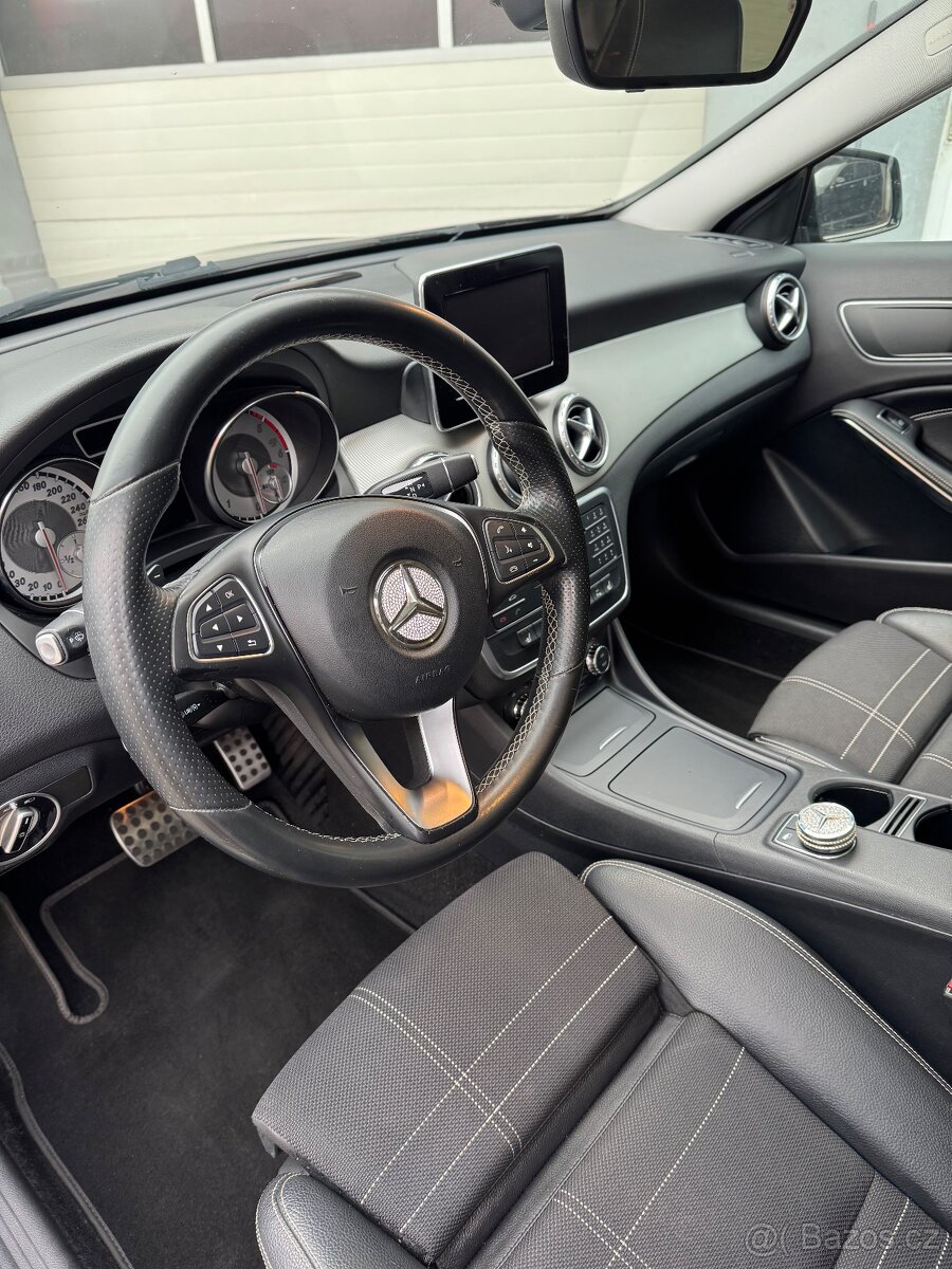 Mercedes-Benz GLA 220d (2015) – bez AdBlue, panorama, Night - 13