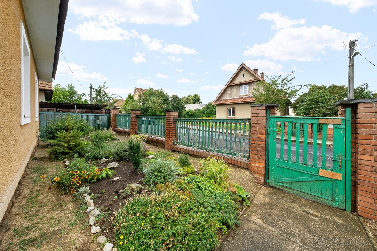 RODINNÝ DŮM 4+1 SE ZAHRADOU VE VELVARECH, ev.č. 00393 - 13