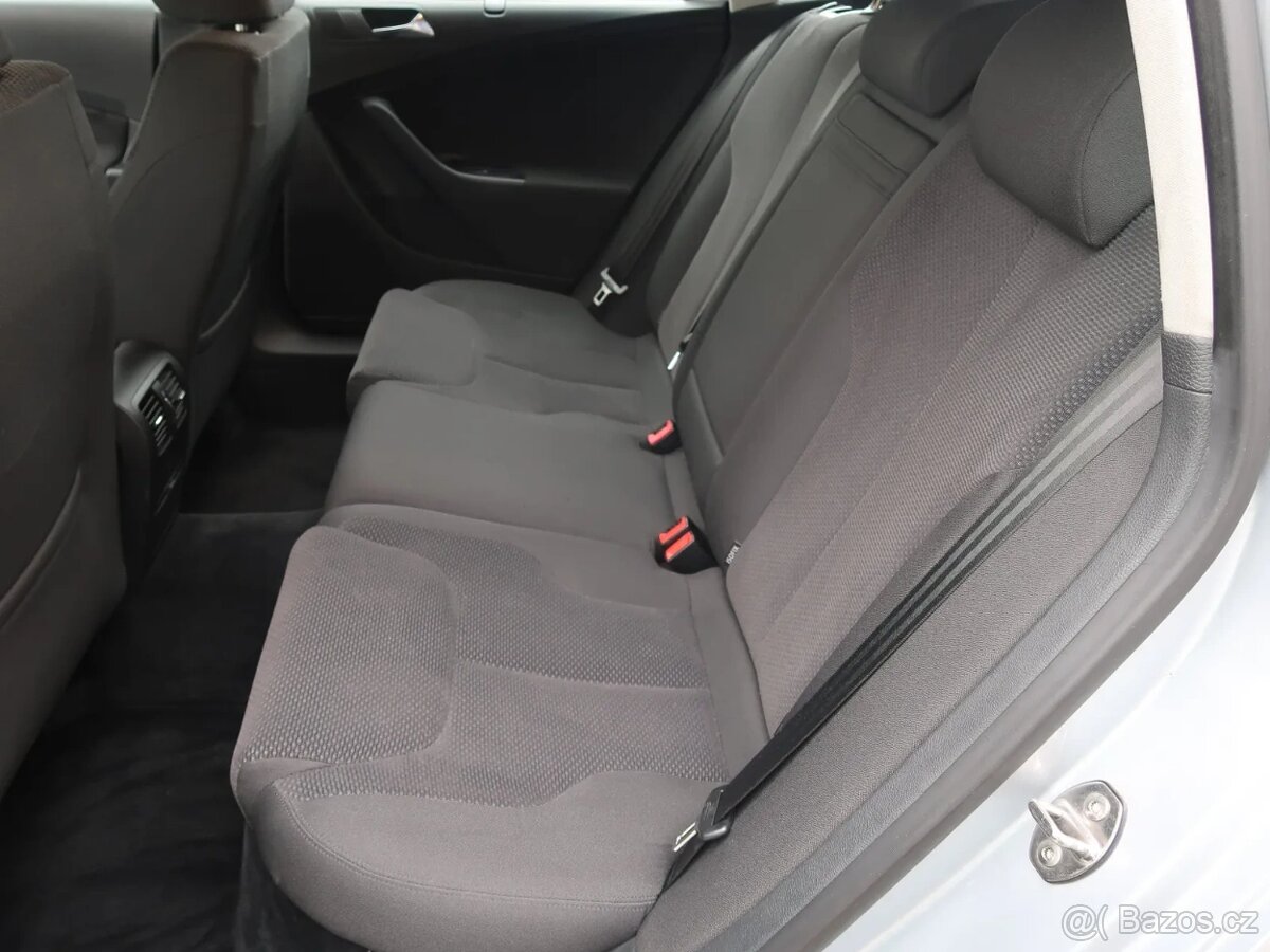 Volkswagen Passat 2007 2.0 TDI Combi - 13