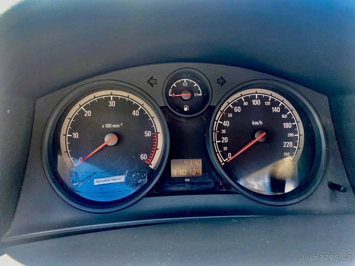 Opel Astra 1.9 cdti r. 2008, nová STK - 13