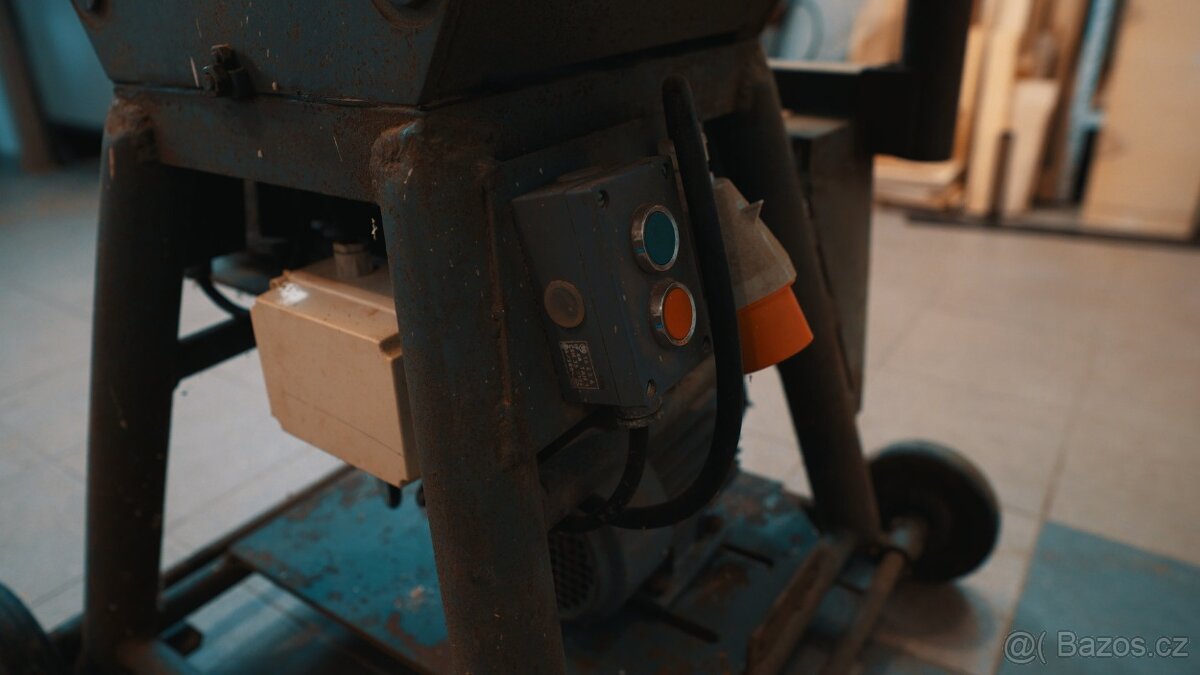 Srovnávačka s protahem, stolní pilou, příprava na frézování - 13