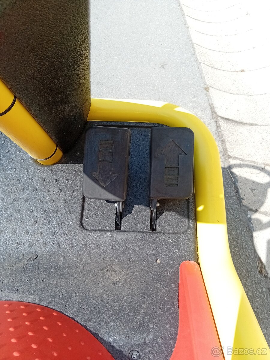 Prodám zahradní traktor Rider Outils-wolf 15.5Hp Hydro - 13