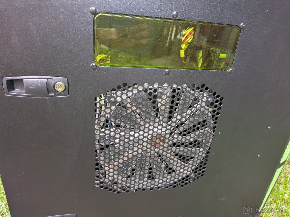 Ikonická PC skříň Thermaltake Element V NVIDIA Edition - 13