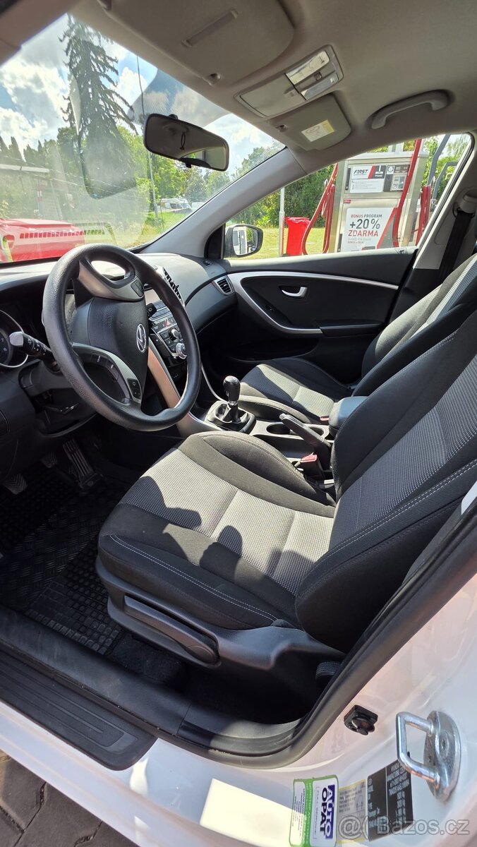 Hyundai i30 1,4 rok 2014 - 13