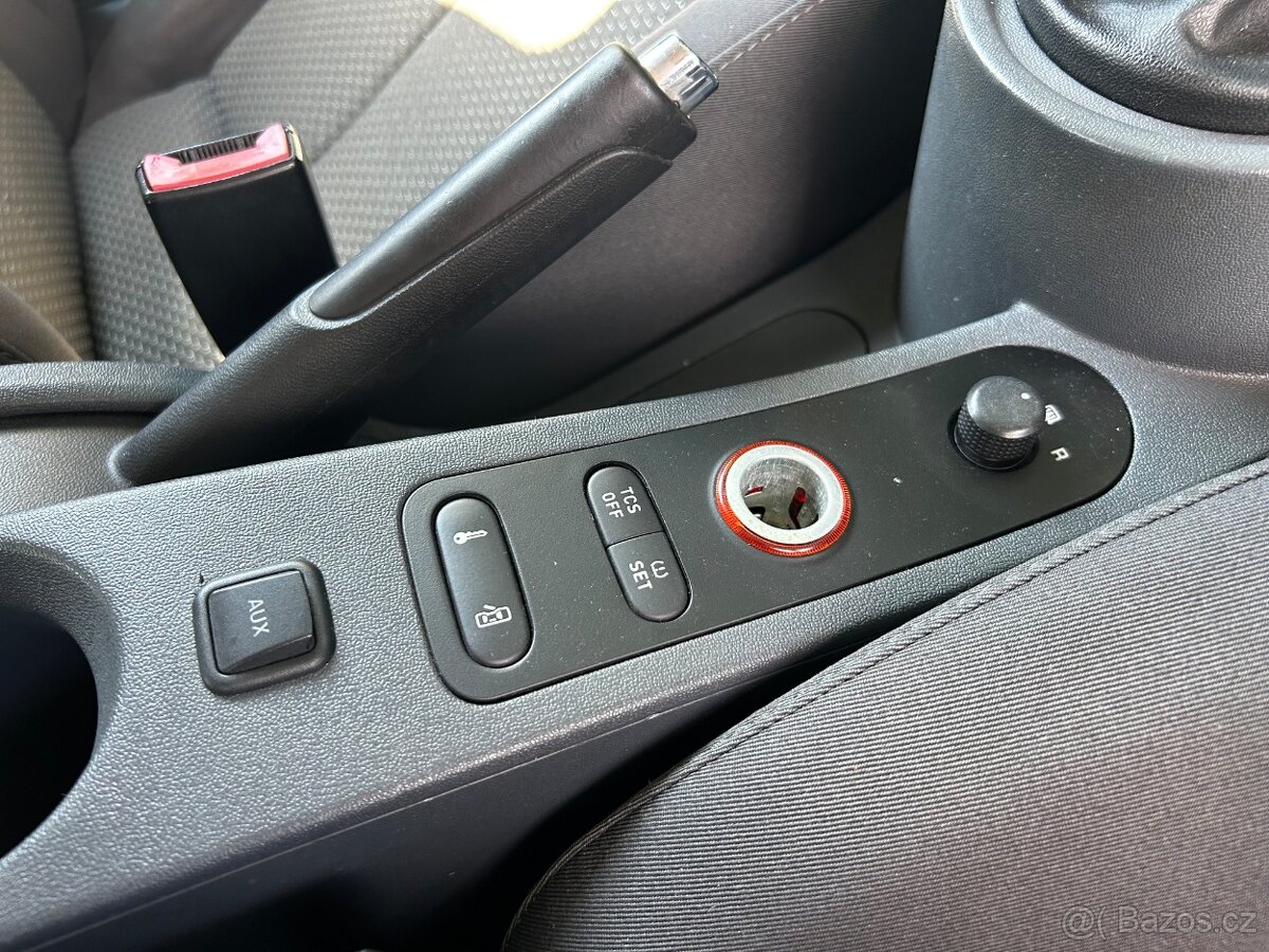 Seat Leon 1.6 MPi Serviska, Klima, 8xPneu - 13