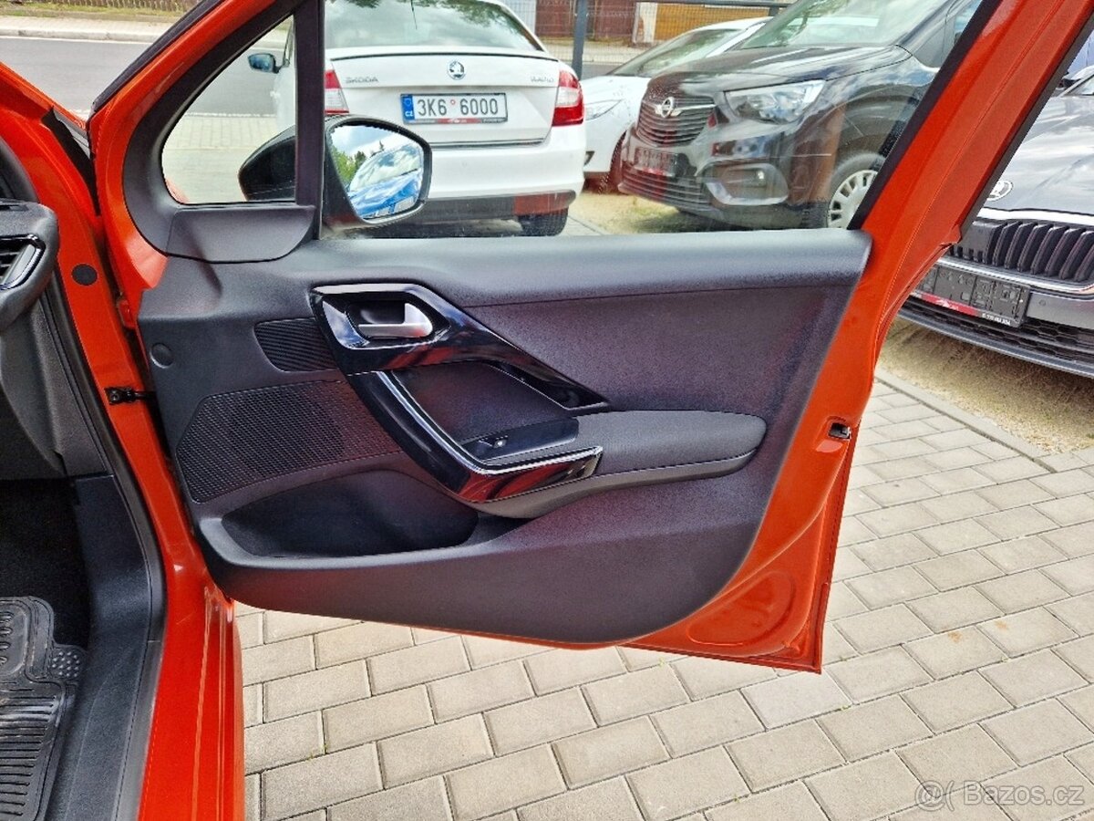 PEUGEOT 208, 1.2 PT (60 kW), 39 tis. km, servisní kniha - 13