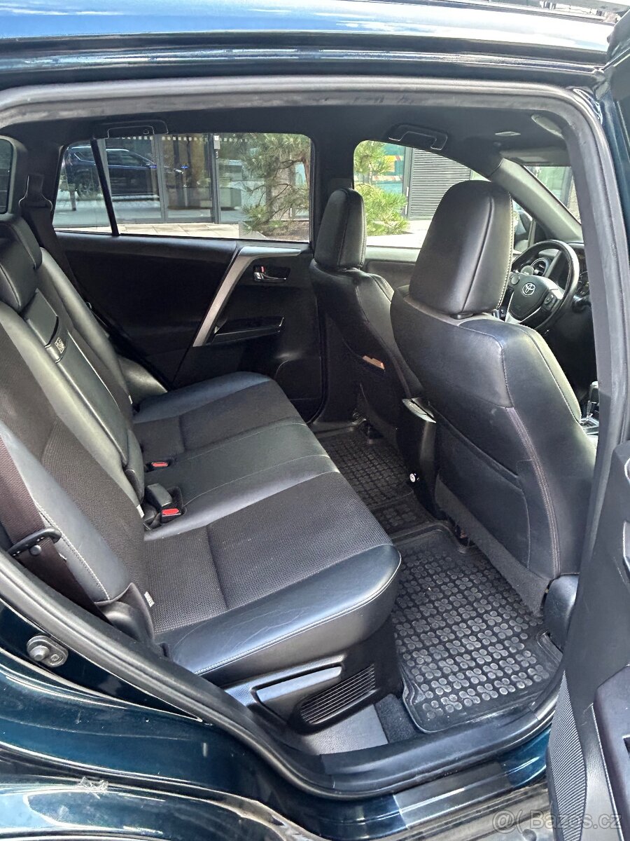 Toyota RAV4 Hybrid - číst celé - 13