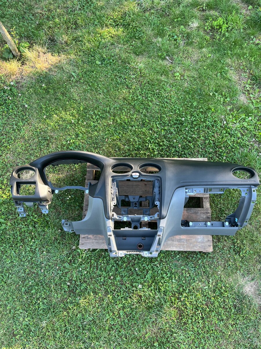 Ford Focus II 1.8 tdci díly - 13