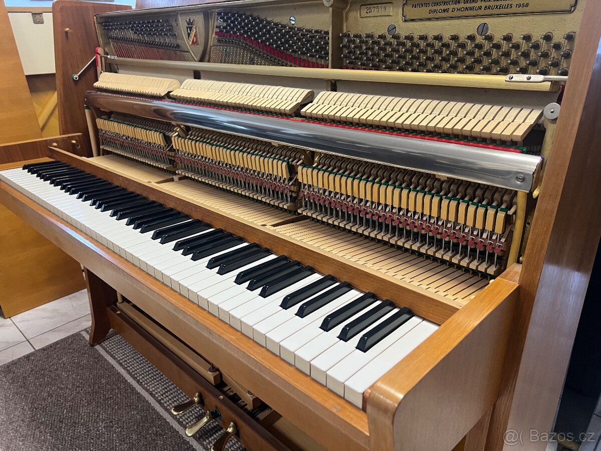 Petrof k 114 se zárukou 2 roky. PRODÁNO - 13