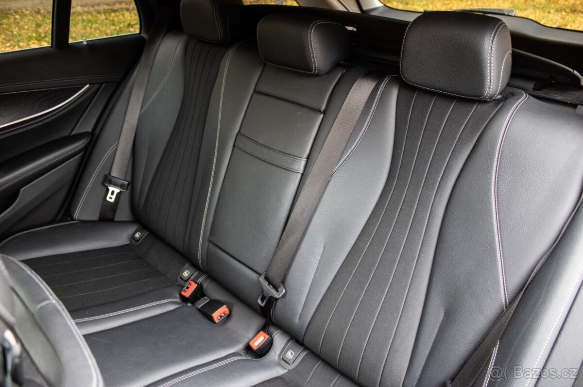 Mercedes-Benz E trieda Kombi 400 4MATIC A/T - 13