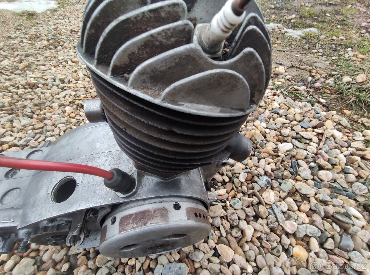 Motor ČZ 125 t - 13