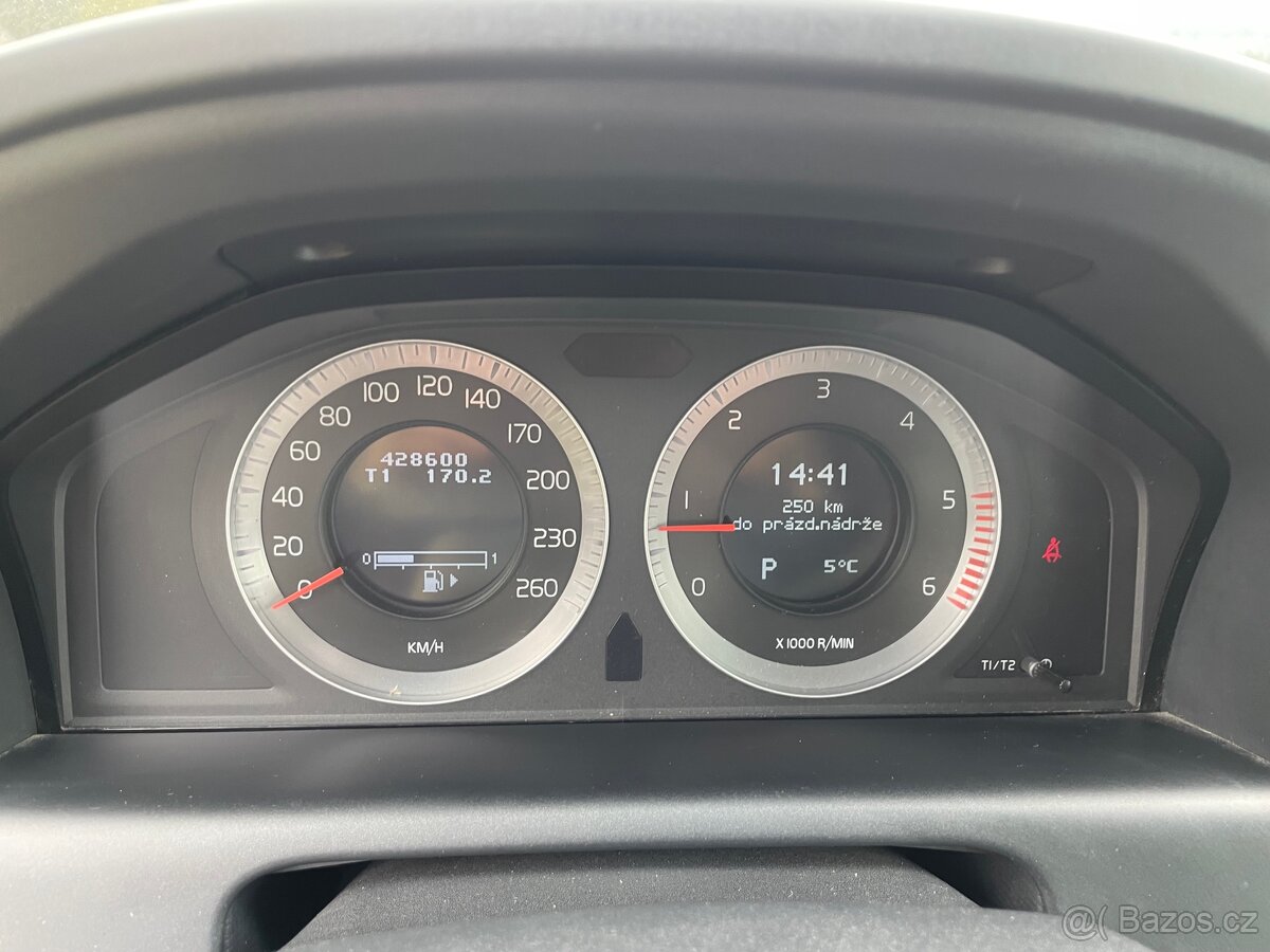Volvo XC60 2.4 D5 AWD --- SLEVA - 13