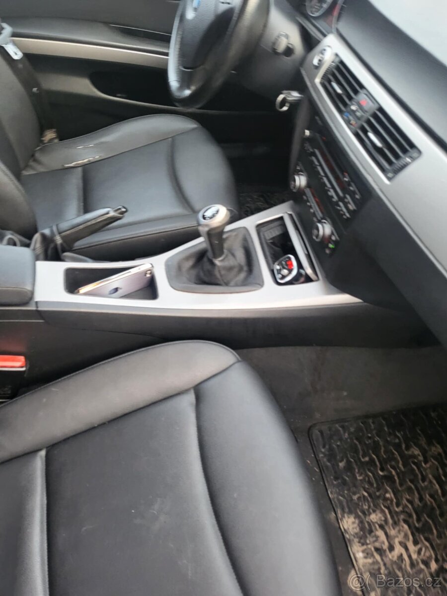 BMW E90 kombi Nafta - 13