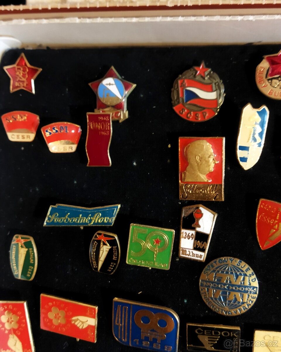 různé staré odznaky - 13
