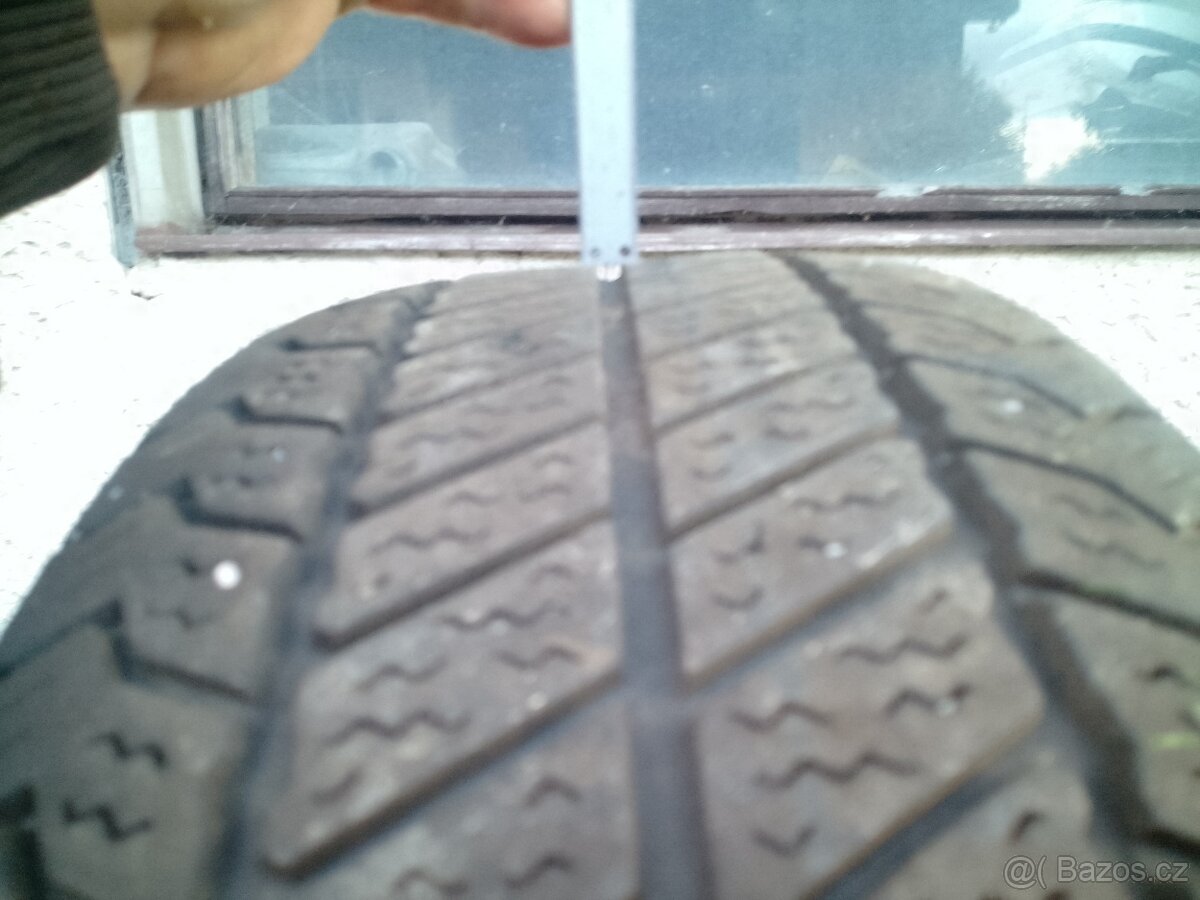 zimní celoroční 195/70 R15 C - 13