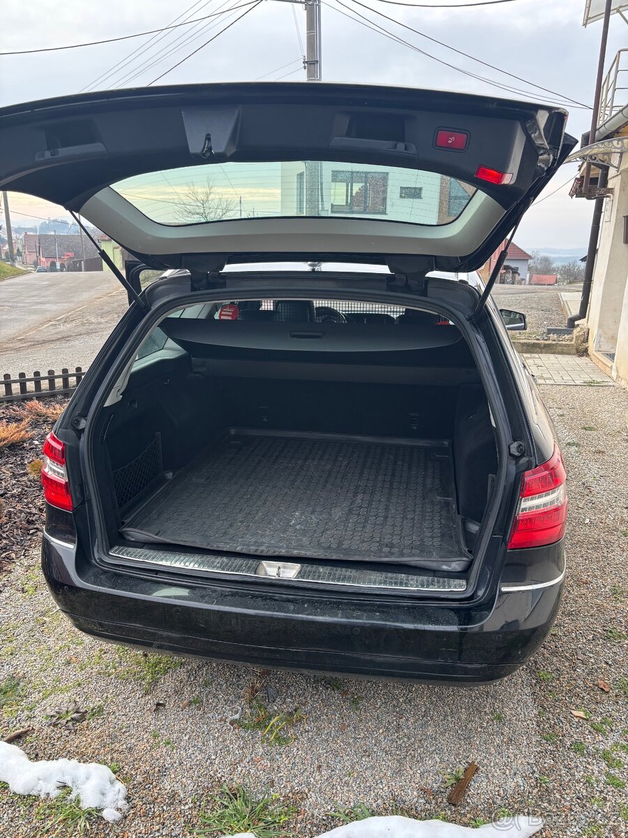 Mercedes-Benz Třídy E, E 220 CDI BlueEFFICIENCY - 13