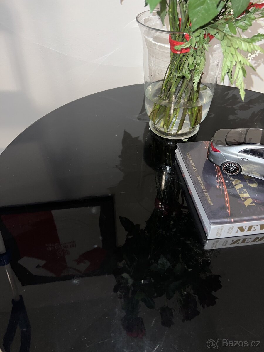 jídelní stul kulatý - 13