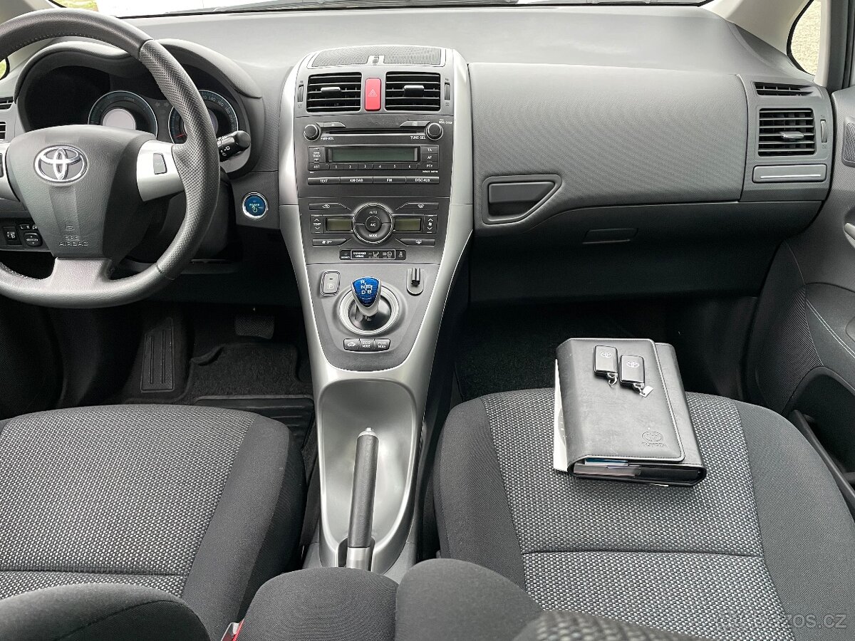 TOYOTA AURIS HYBRID LIFE 2011 NAJETO 86TKM - 13