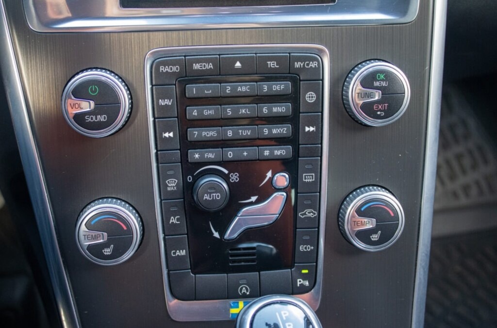 VOLVO XC60 (2015) - 13