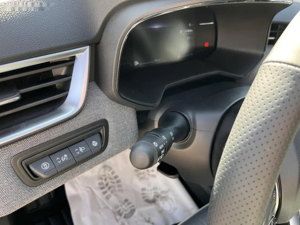 Renault Clio, Techno TCe 90 - 13