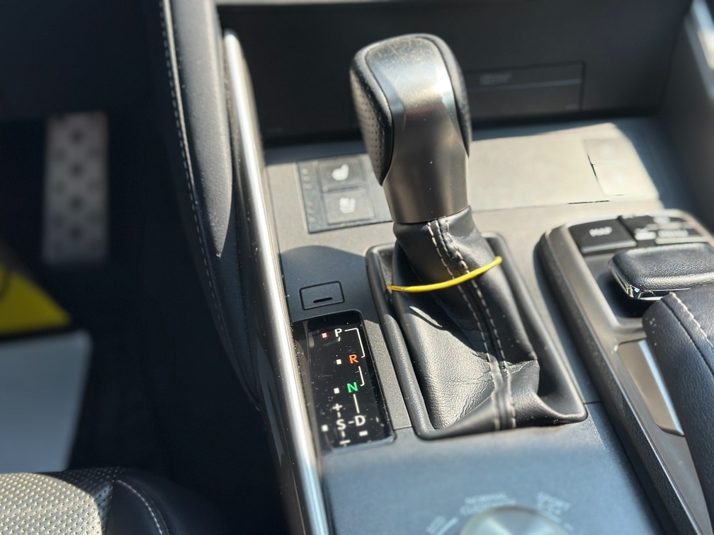 Lexus IS 300h 2020 - 13