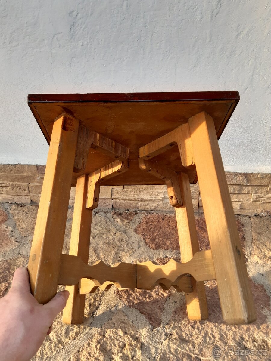 různé stoličky, či štokrle, polička - 13