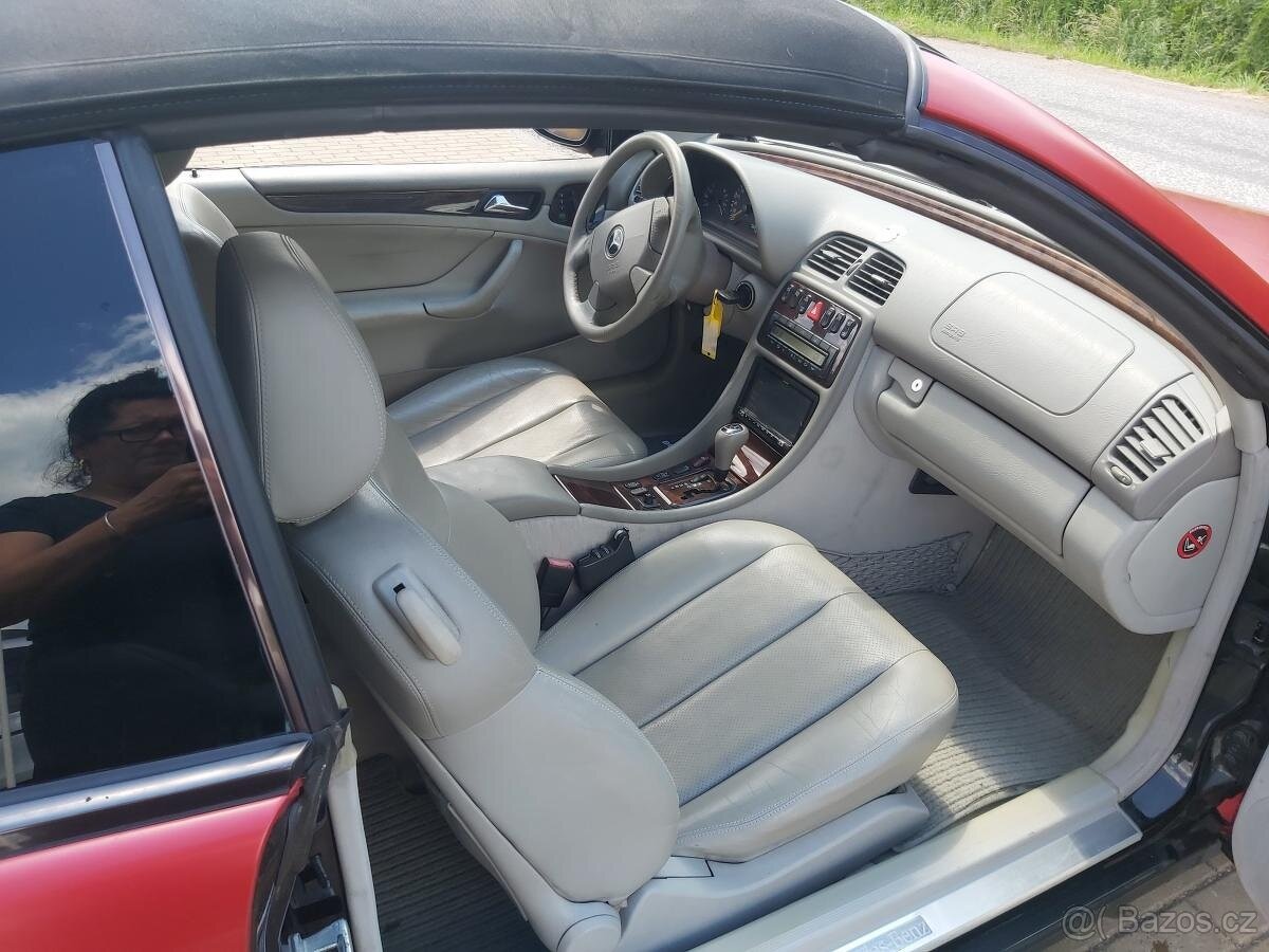 Mercedes-Benz CLK 320i - 13