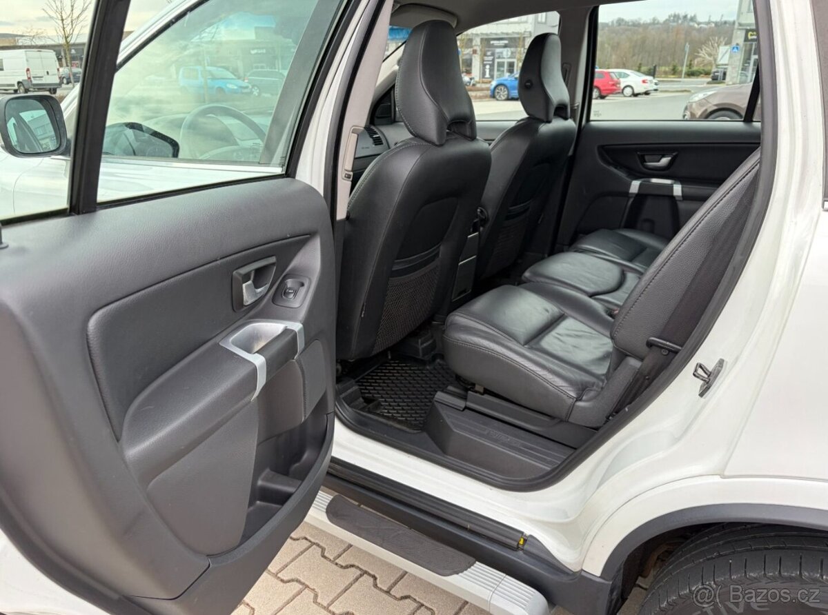 Volvo XC90 D5 AWD ČR 7 MÍST - 13